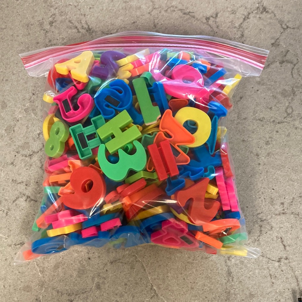 2 lbs of Magnetic letters